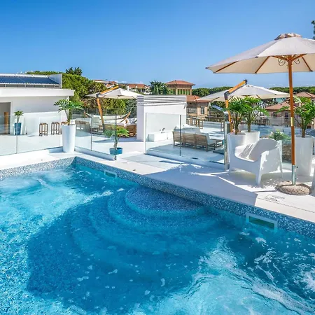 Awesome In Piento With Swimming Pool Hébergement de vacances *